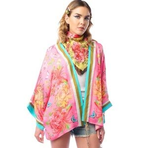 Aratta The Legend of the Crane Floral Short Kimono